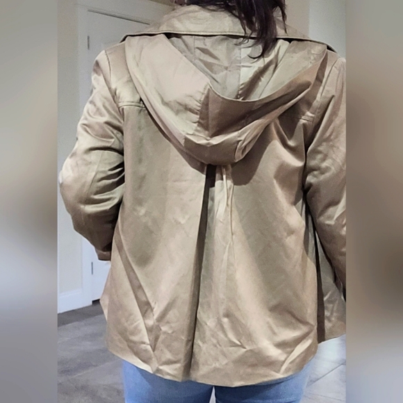 Short trench coat - Picture 2 of 3